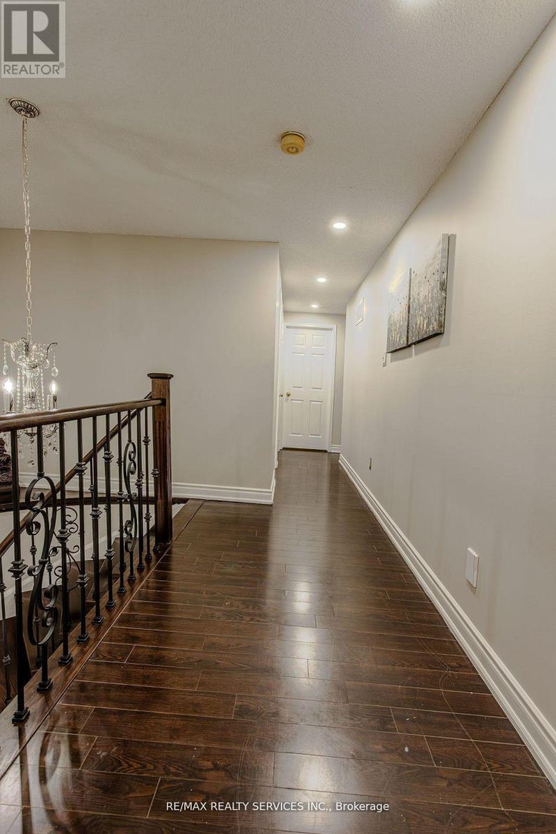 32 Heddon Court, Brampton, ON - Indoor Photo Showing Other Room