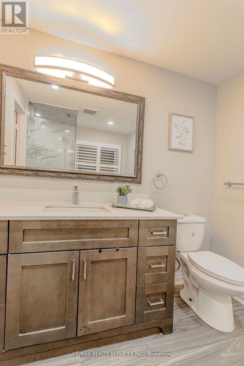 32 Heddon Court, Brampton, ON - Indoor Photo Showing Bathroom