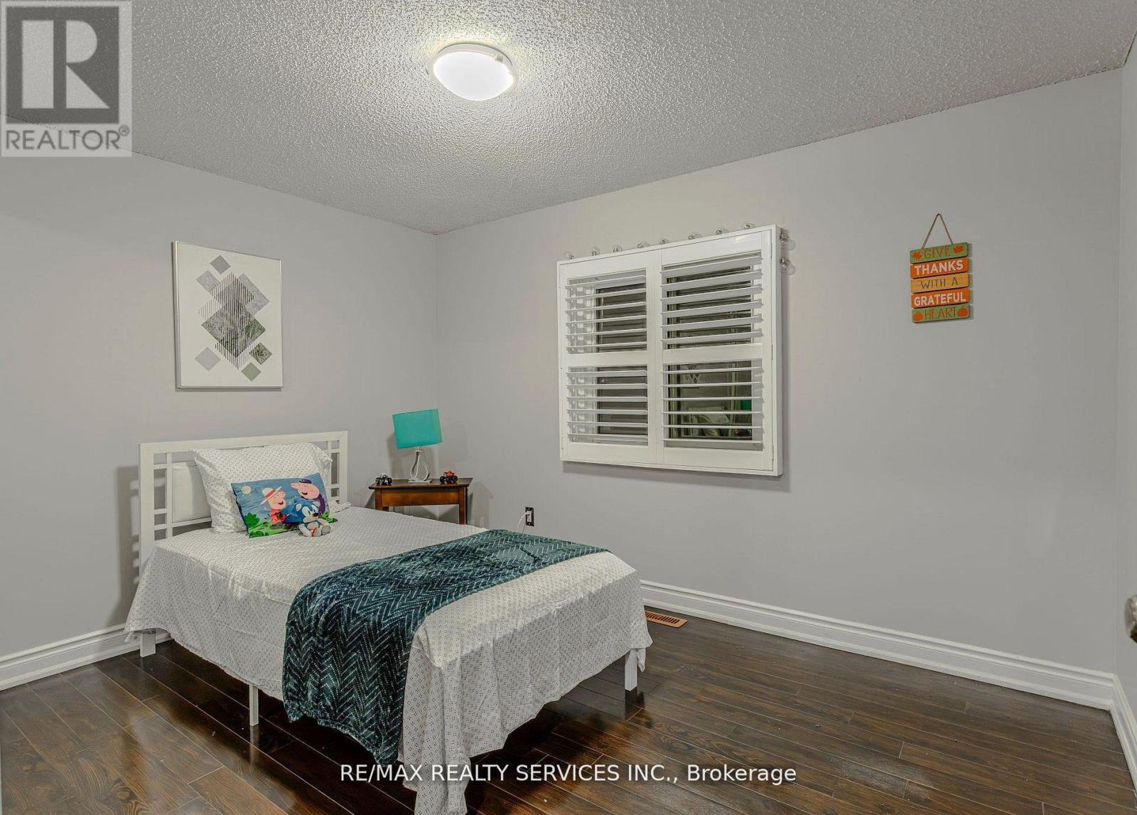 32 Heddon Court, Brampton, ON - Indoor Photo Showing Bedroom