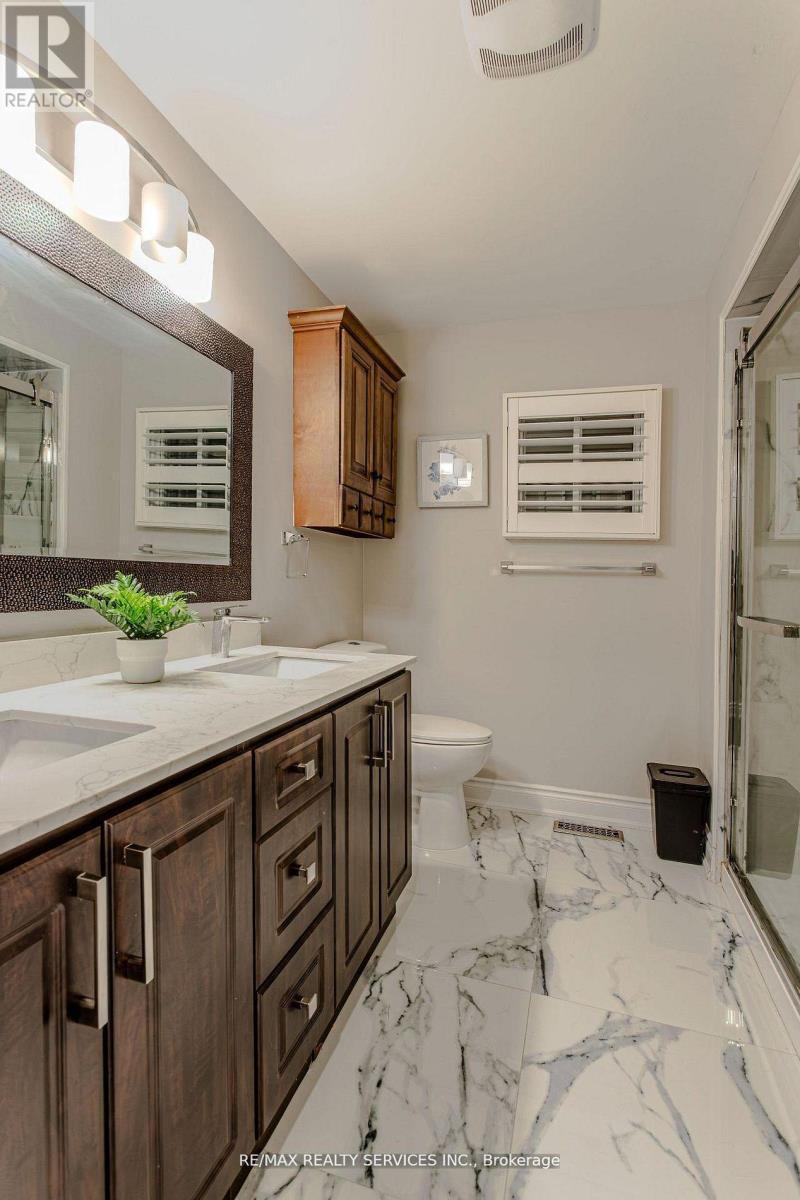 32 Heddon Court, Brampton, ON - Indoor Photo Showing Bathroom