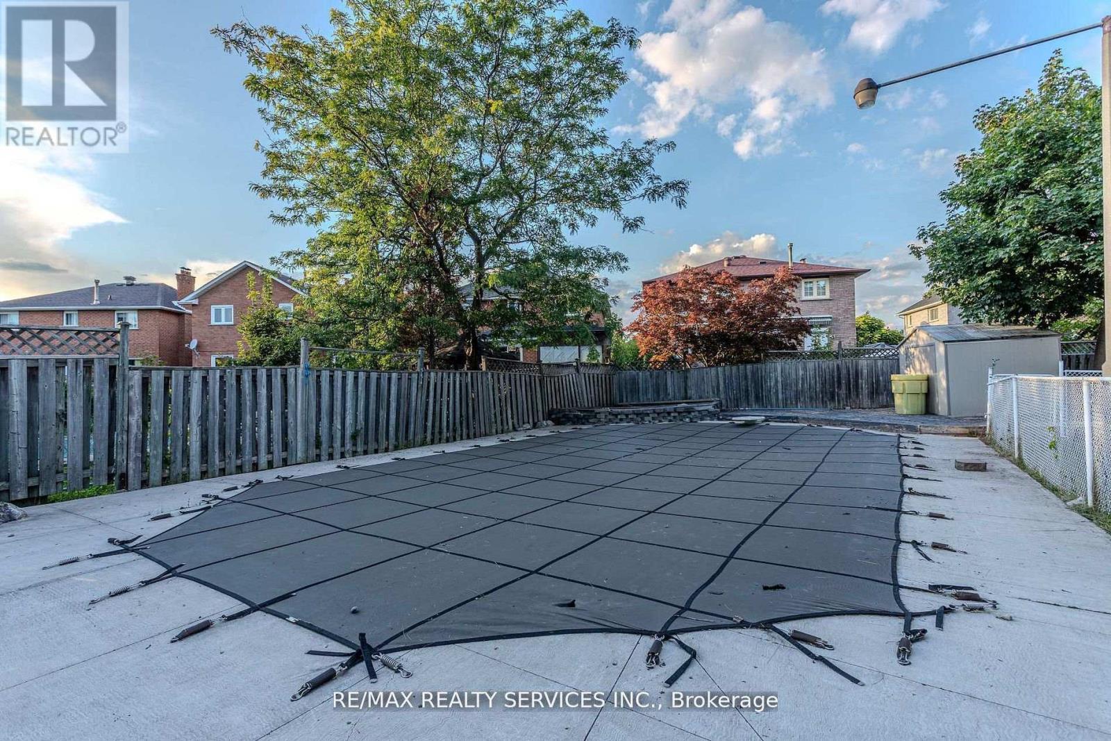 32 Heddon Court, Brampton, ON - Outdoor With In Ground Pool