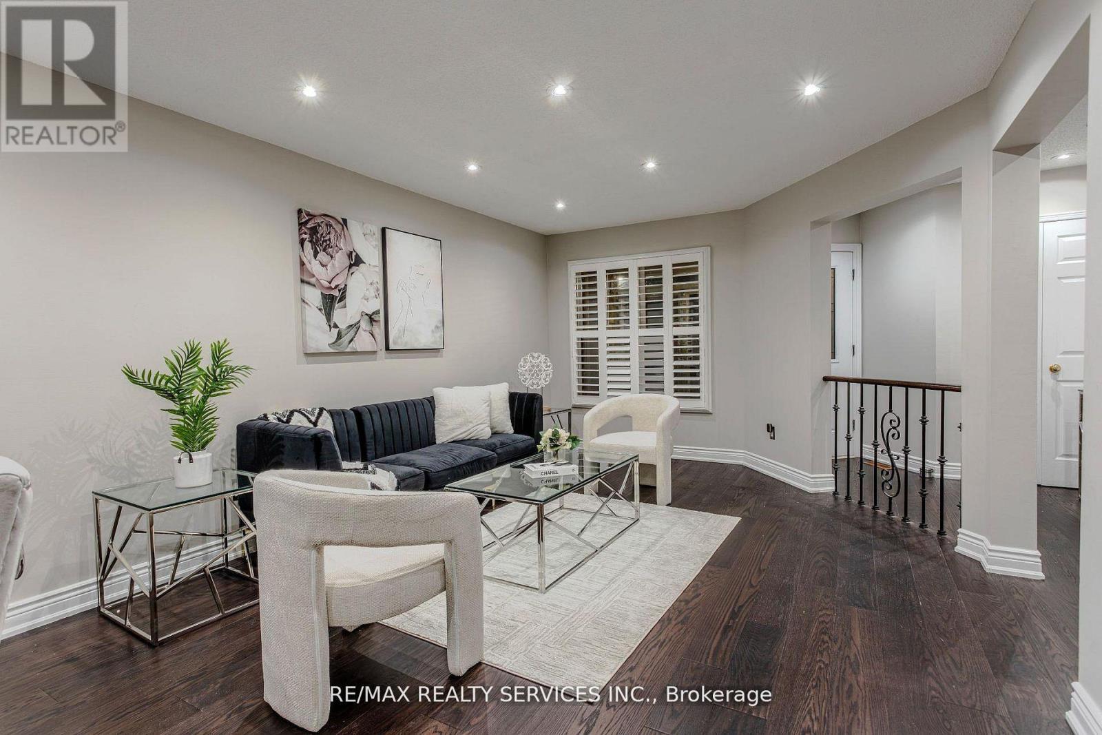 32 Heddon Court, Brampton, ON - Indoor