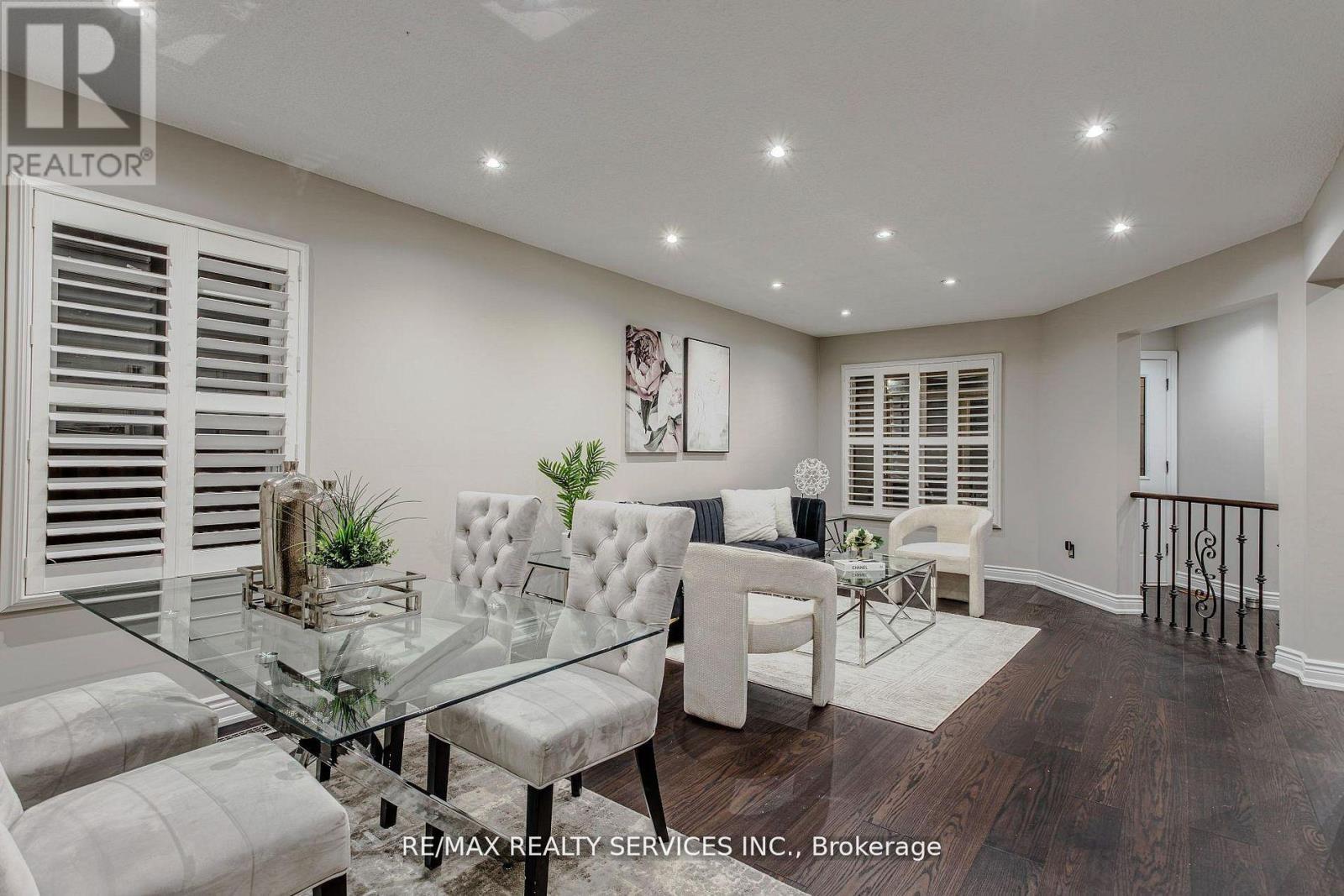 32 Heddon Court, Brampton, ON - Indoor