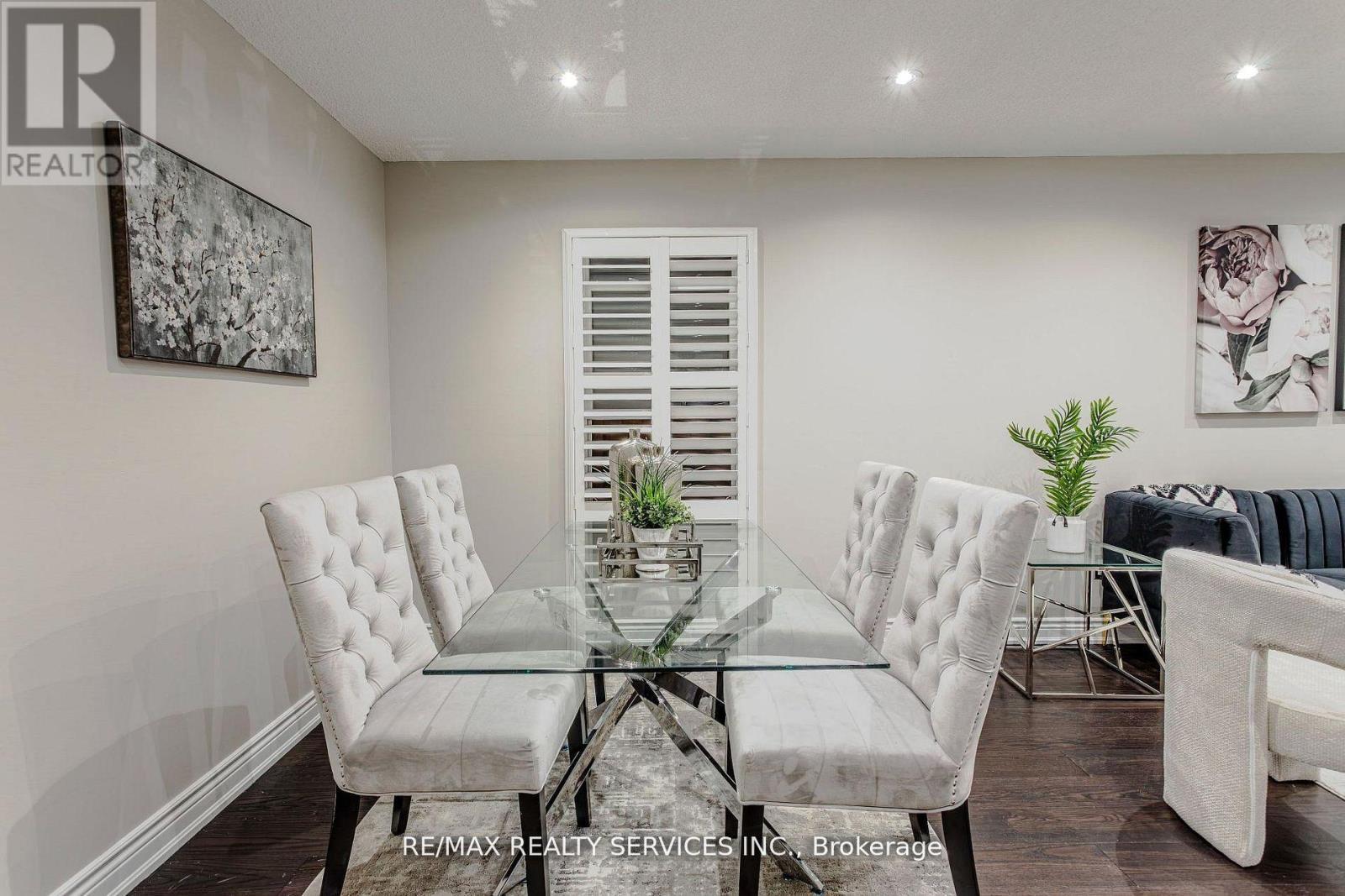 32 Heddon Court, Brampton, ON - Indoor Photo Showing Dining Room