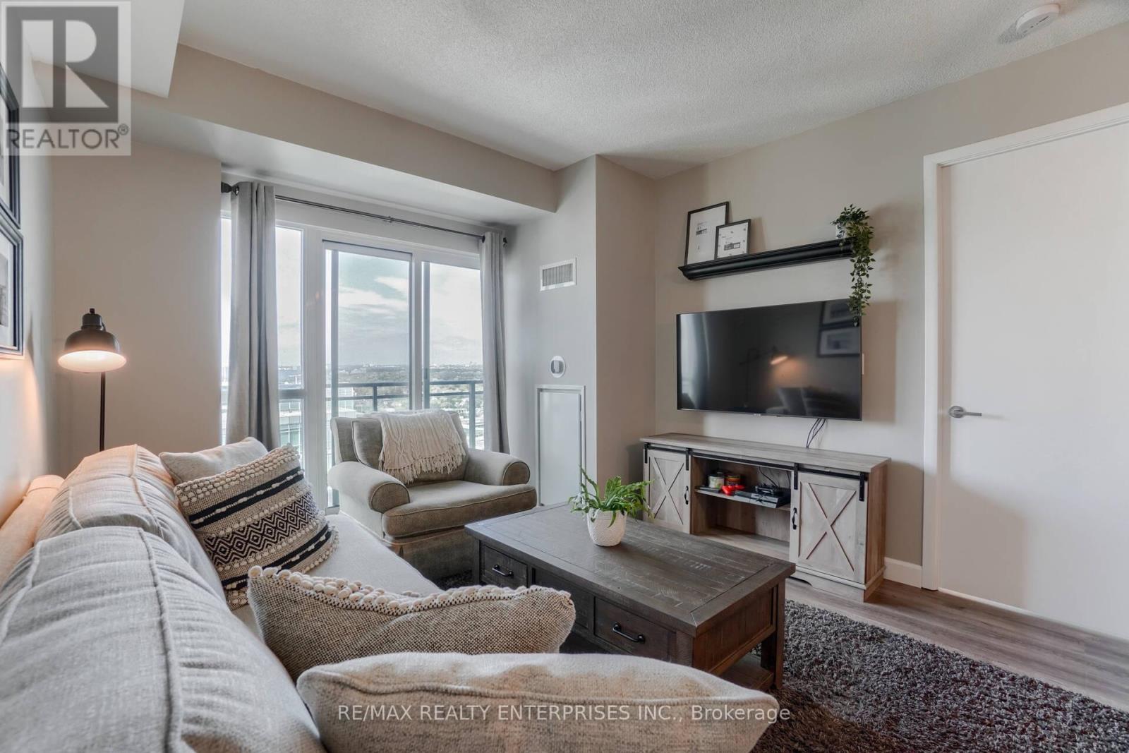 2333 - 165 Legion Road, Toronto, ON - Indoor Photo Showing Living Room