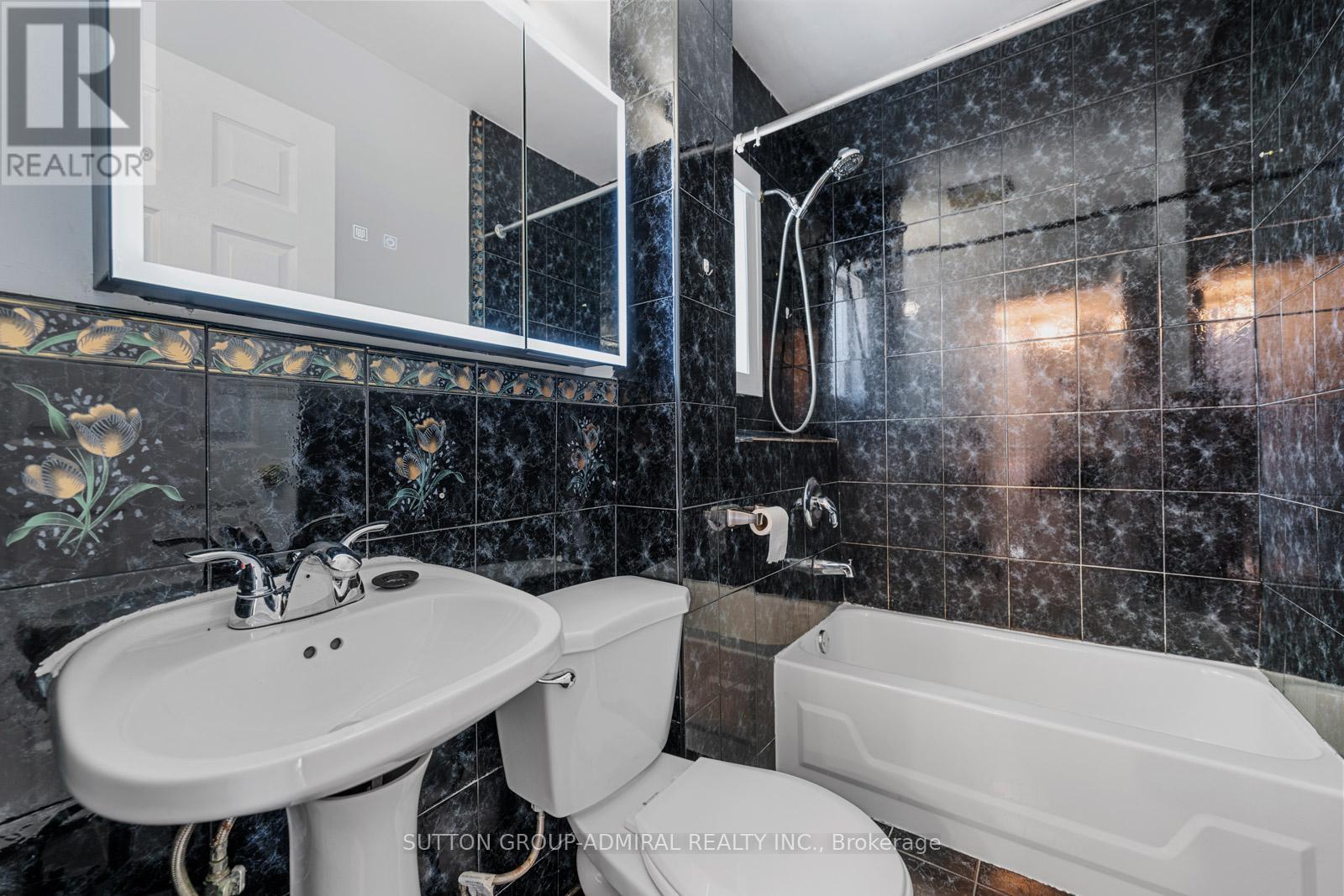 87 Pritchard Avenue, Toronto, ON - Indoor Photo Showing Bathroom
