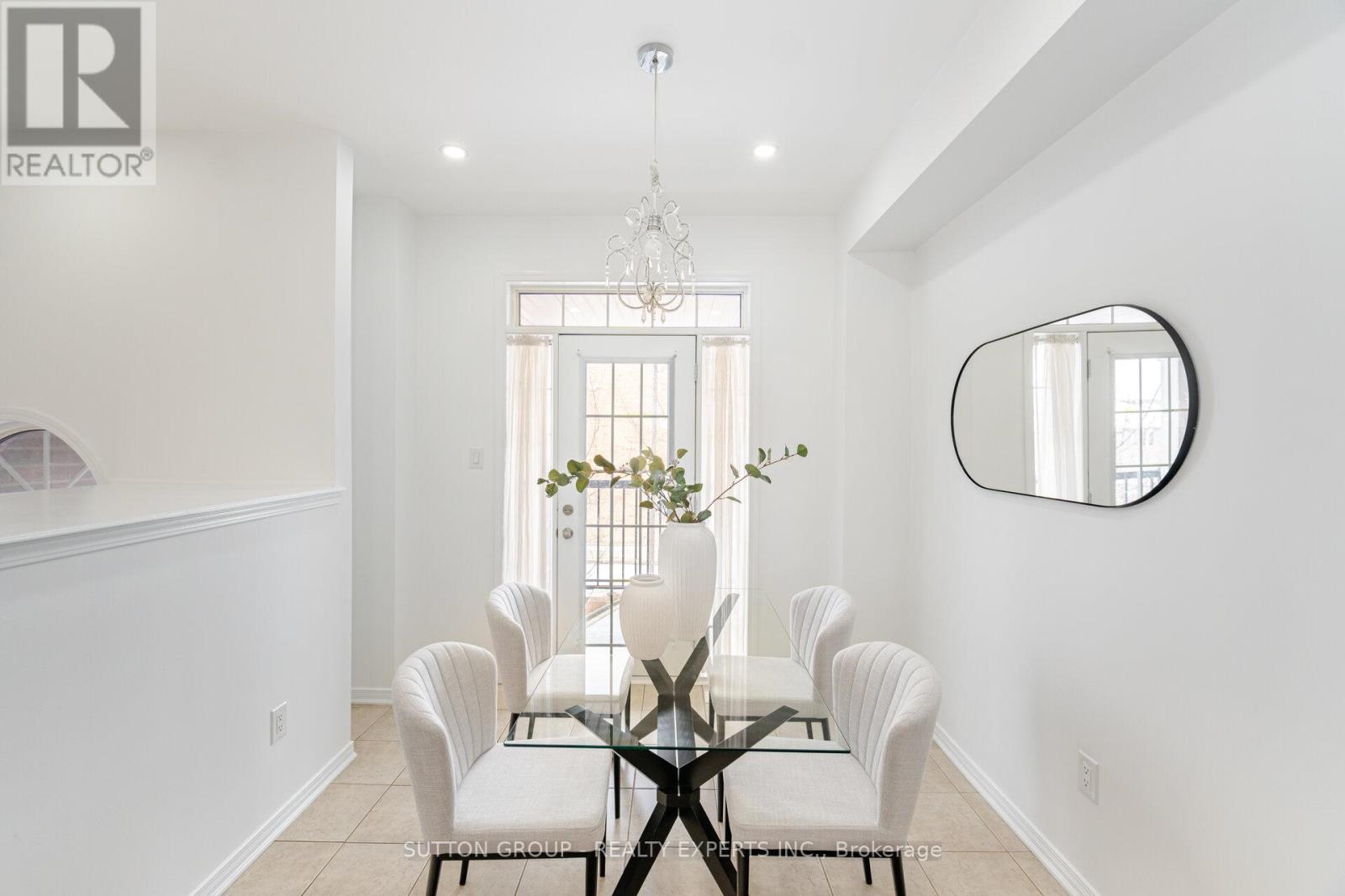 7186 Triumph Lane, Mississauga, ON - Indoor Photo Showing Dining Room