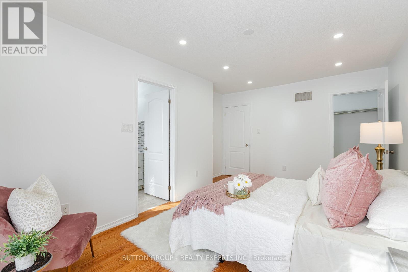 7186 Triumph Lane, Mississauga, ON - Indoor Photo Showing Bedroom