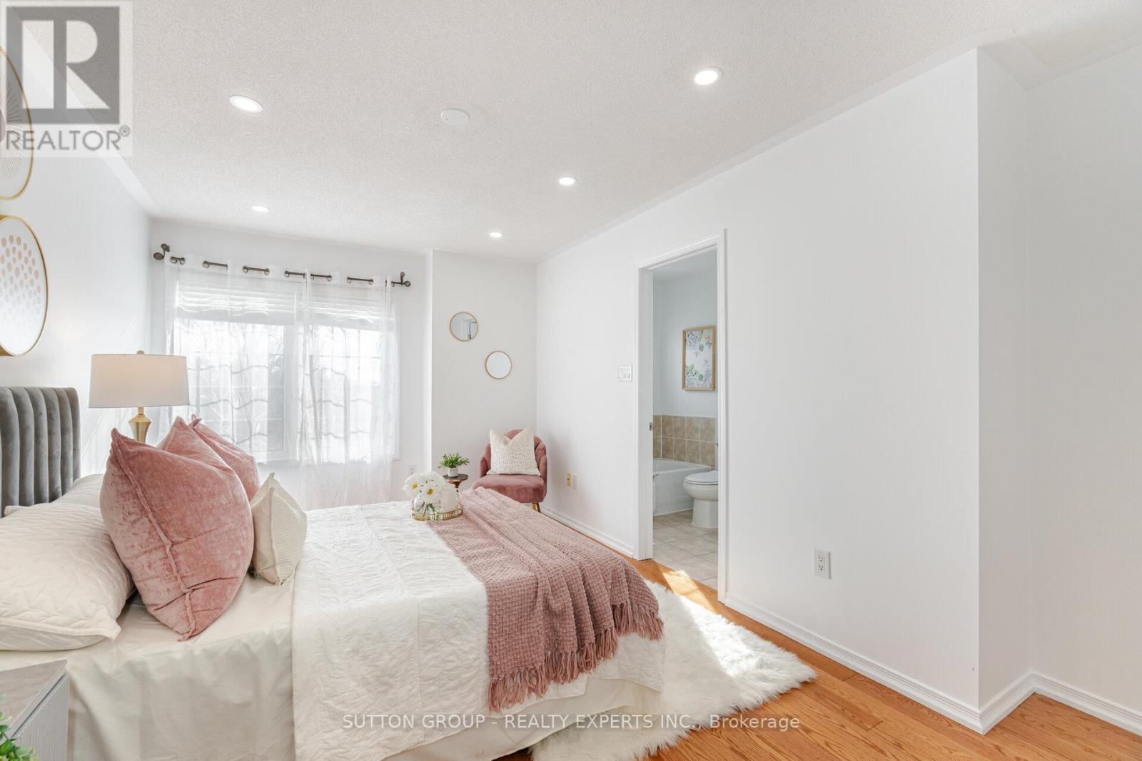 7186 Triumph Lane, Mississauga, ON - Indoor Photo Showing Bedroom