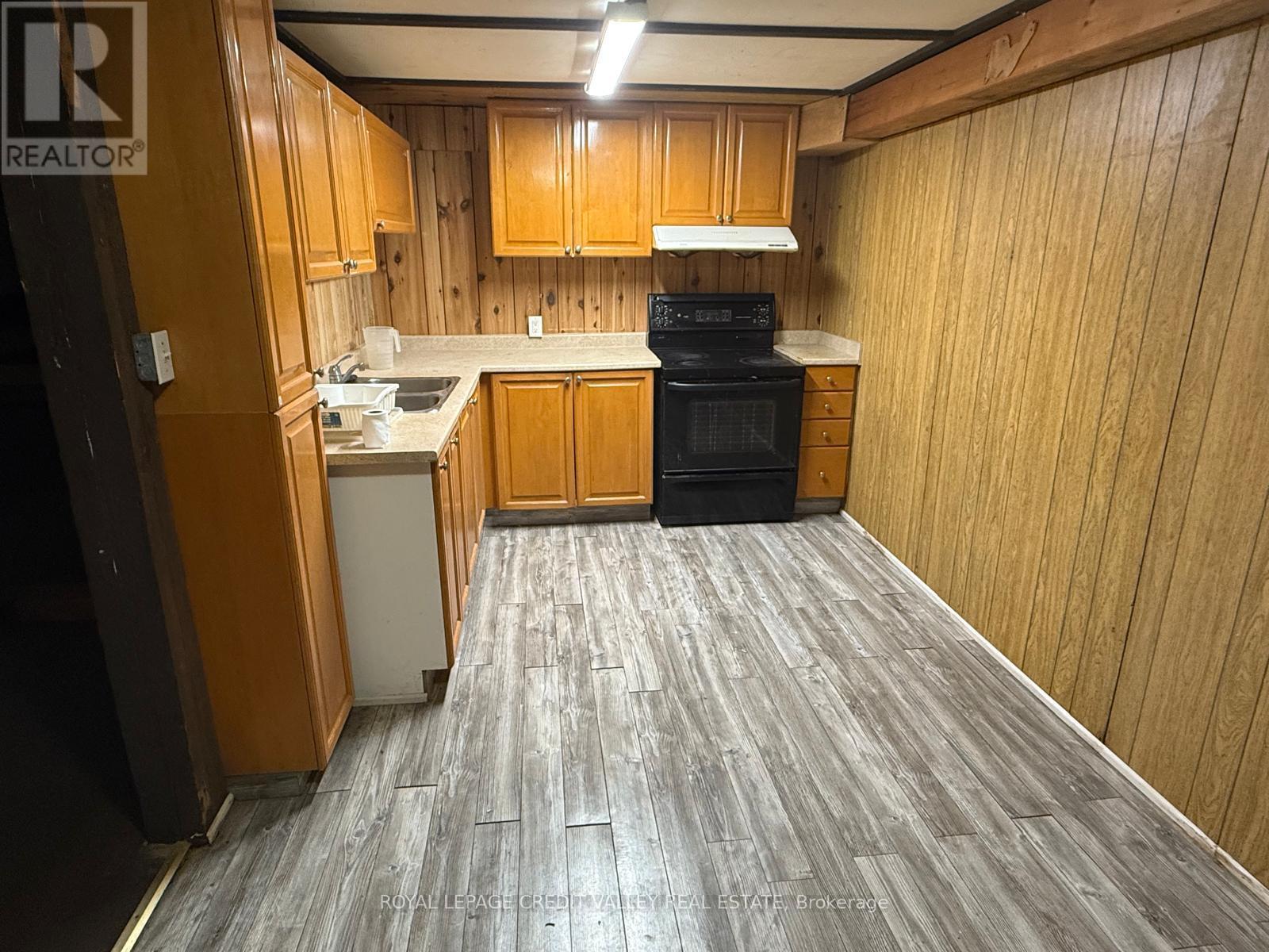 9627 Mississauga Road, Brampton, ON - Indoor Photo Showing Kitchen With Double Sink