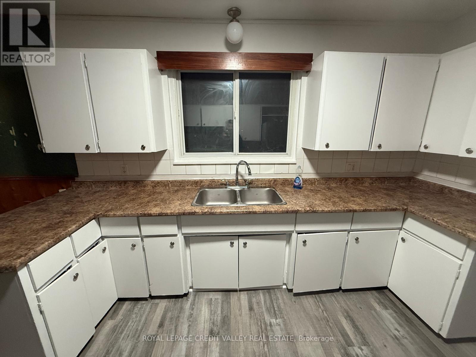 9627 Mississauga Road, Brampton, ON - Indoor Photo Showing Kitchen With Double Sink