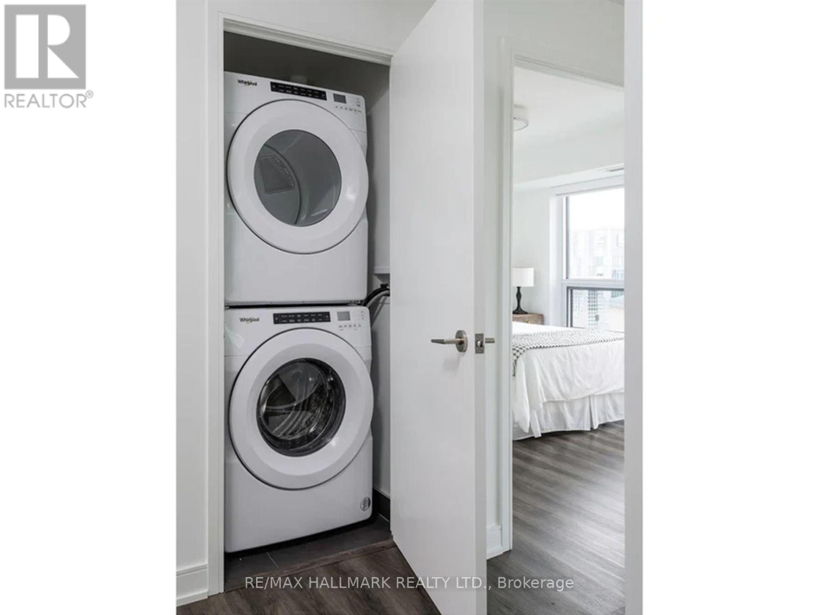 219 - 20 Samuel Wood Way, Toronto, ON - Indoor Photo Showing Laundry Room
