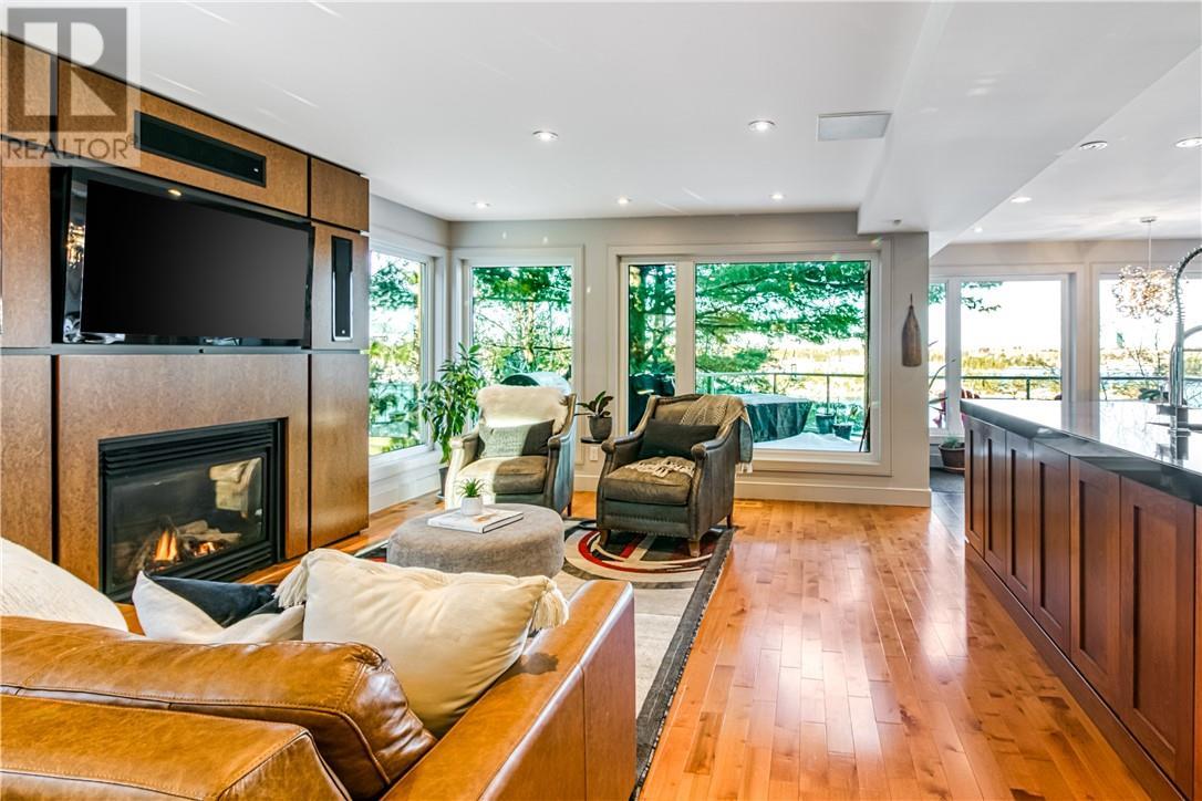 340 Maki Avenue, Sudbury, ON - Indoor Photo Showing Living Room With Fireplace