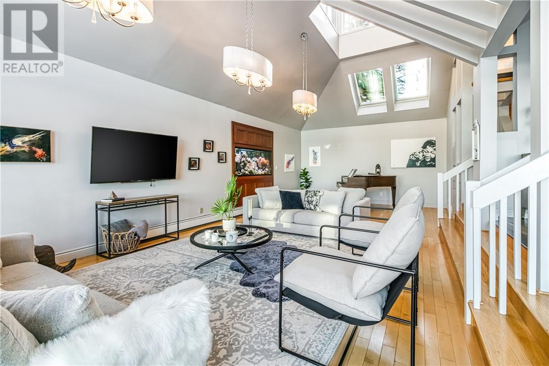 340 Maki Avenue, Sudbury, ON - Indoor Photo Showing Living Room