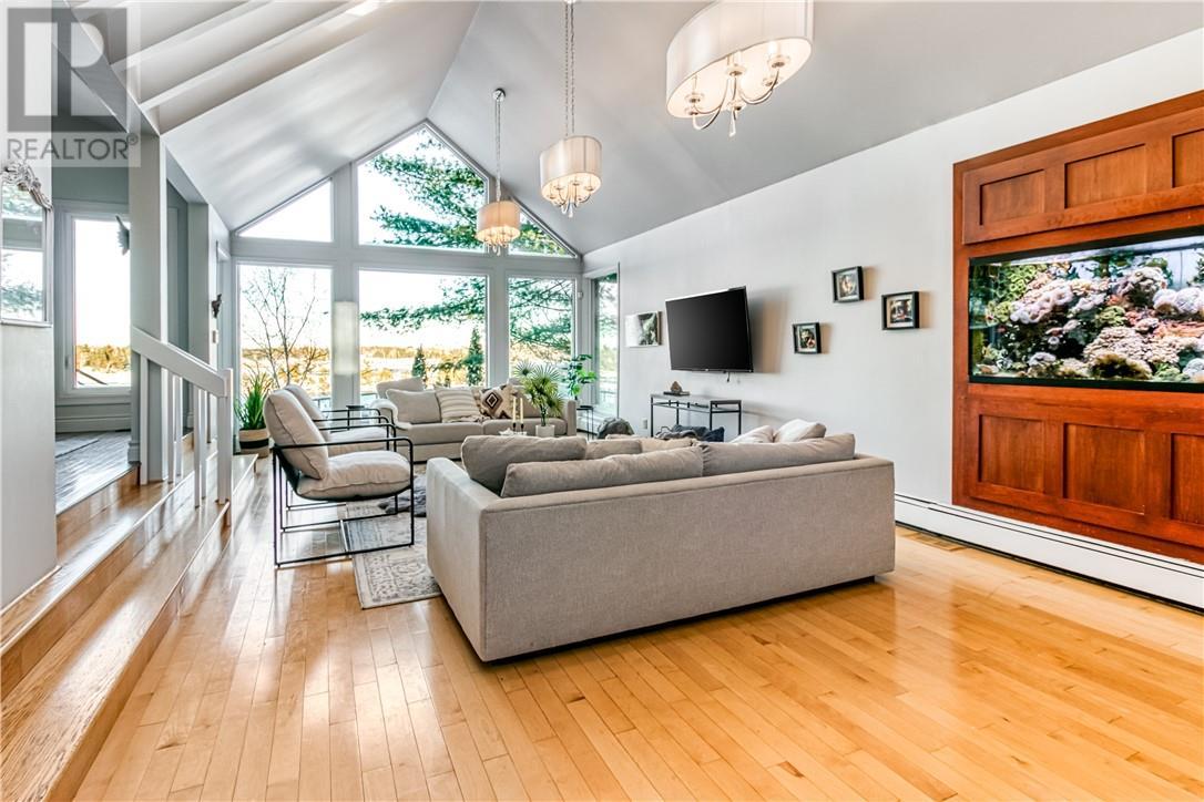 340 Maki Avenue, Sudbury, ON - Indoor Photo Showing Living Room