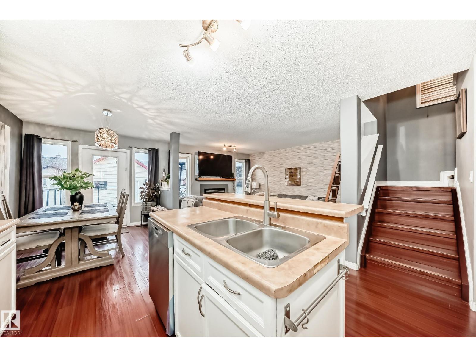 5819 Sutter Pl Nw, Edmonton, AB - Indoor Photo Showing Kitchen With Double Sink