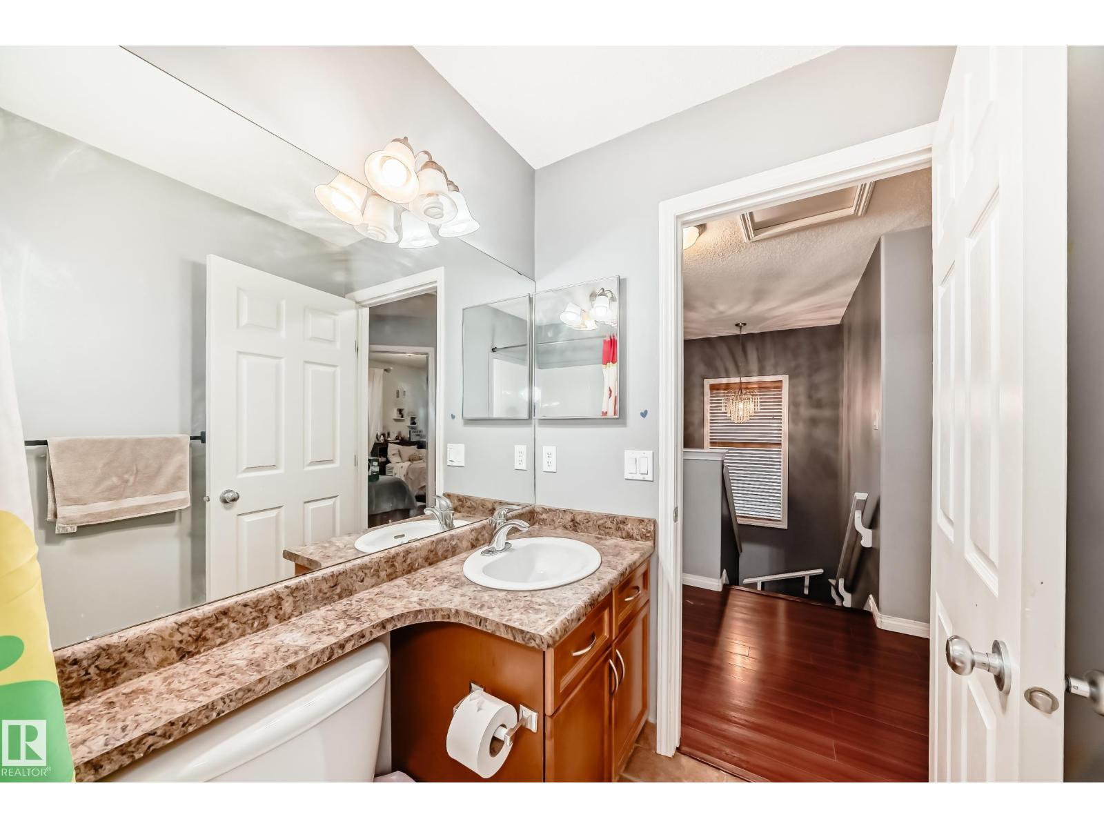 5819 Sutter Pl Nw, Edmonton, AB - Indoor Photo Showing Bathroom