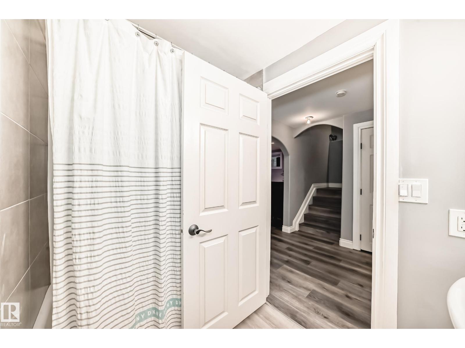 5819 Sutter Pl Nw, Edmonton, AB - Indoor