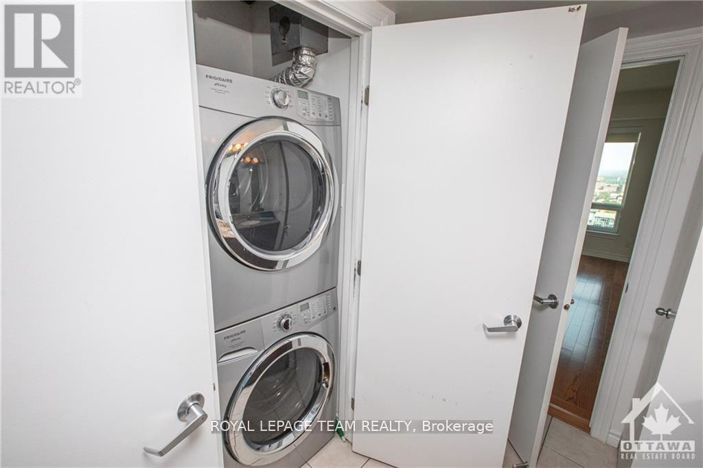 2204 - 234 Rideau Street, Ottawa, ON - Indoor Photo Showing Laundry Room