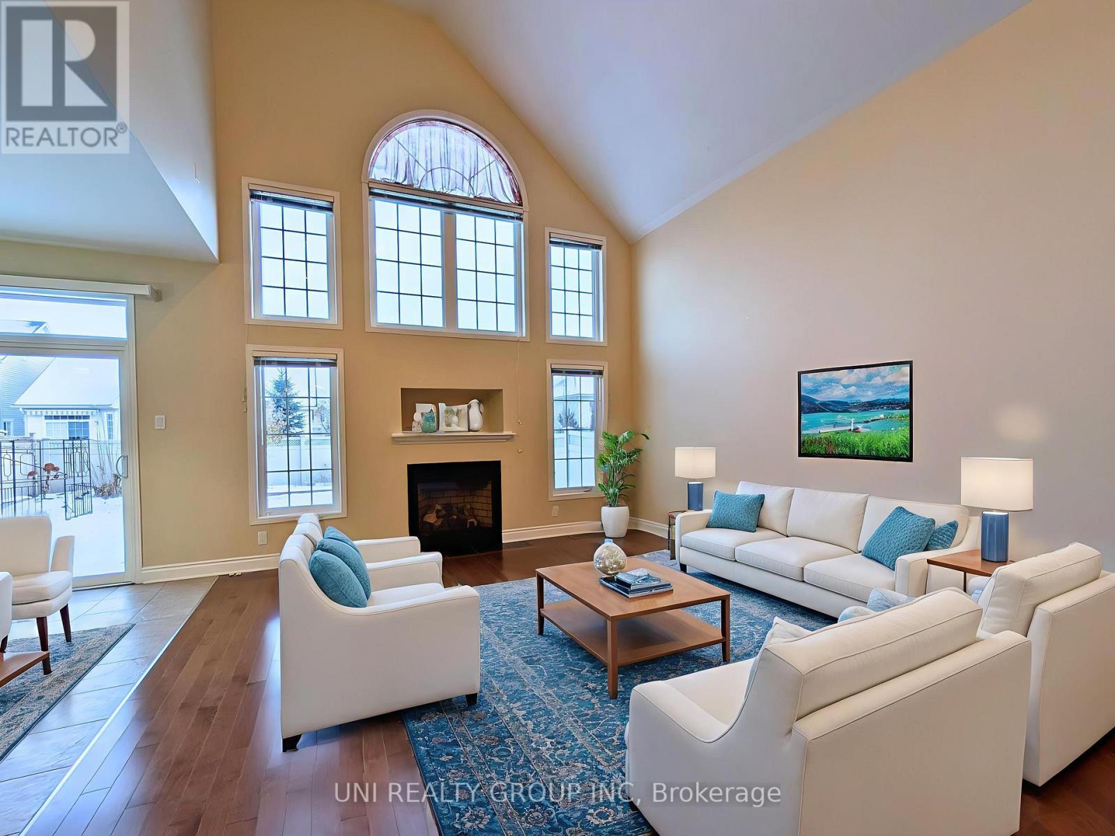 105 Cheyenne Way, Ottawa, ON - Indoor Photo Showing Living Room With Fireplace