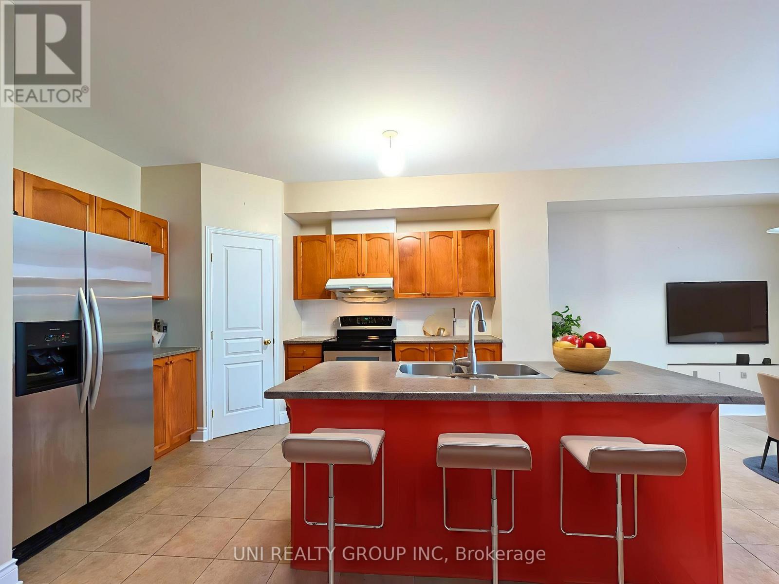 105 Cheyenne Way, Ottawa, ON - Indoor Photo Showing Kitchen With Double Sink