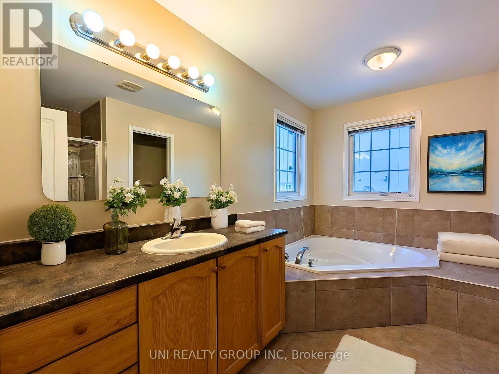 105 Cheyenne Way, Ottawa, ON - Indoor Photo Showing Bathroom