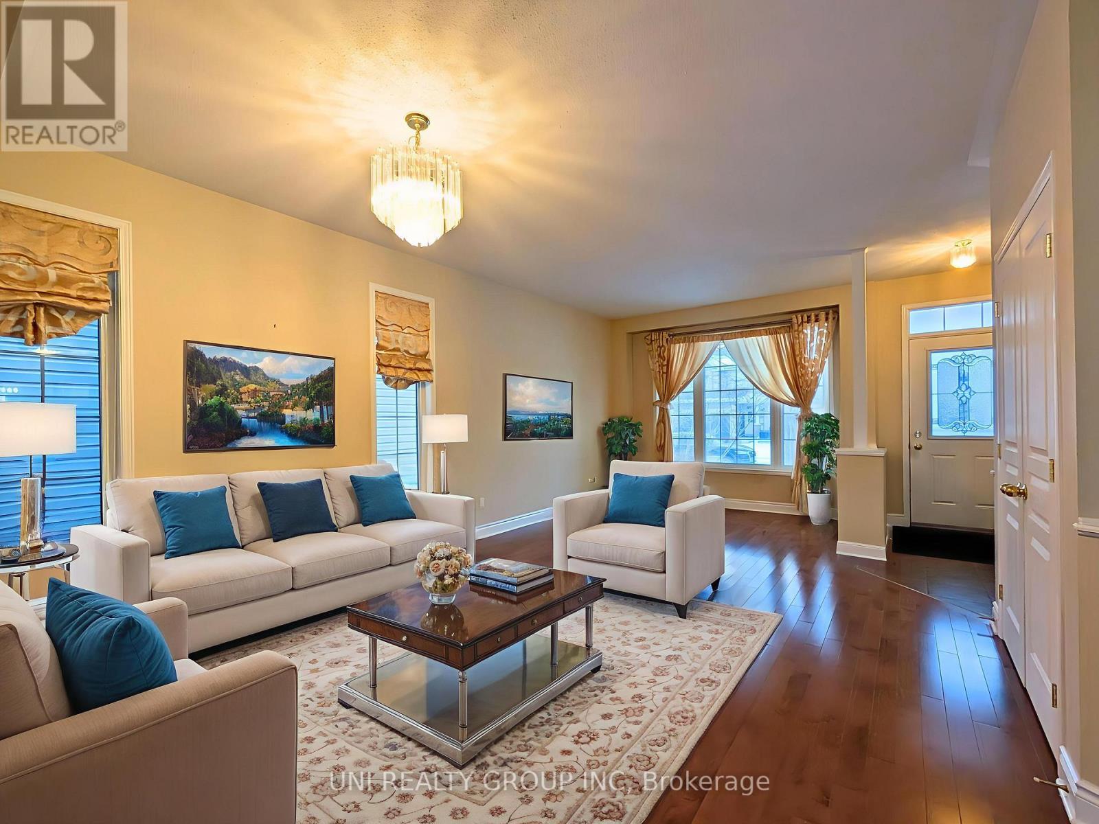 105 Cheyenne Way, Ottawa, ON - Indoor Photo Showing Living Room