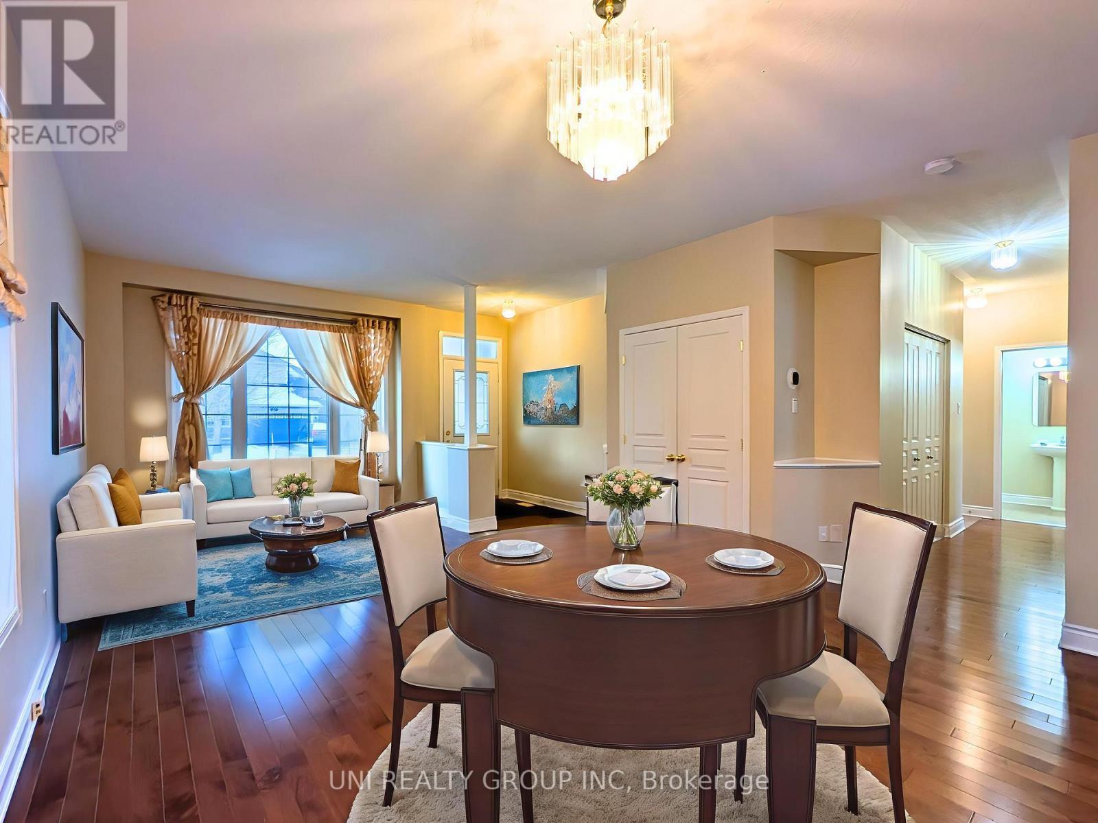 105 Cheyenne Way, Ottawa, ON - Indoor Photo Showing Dining Room
