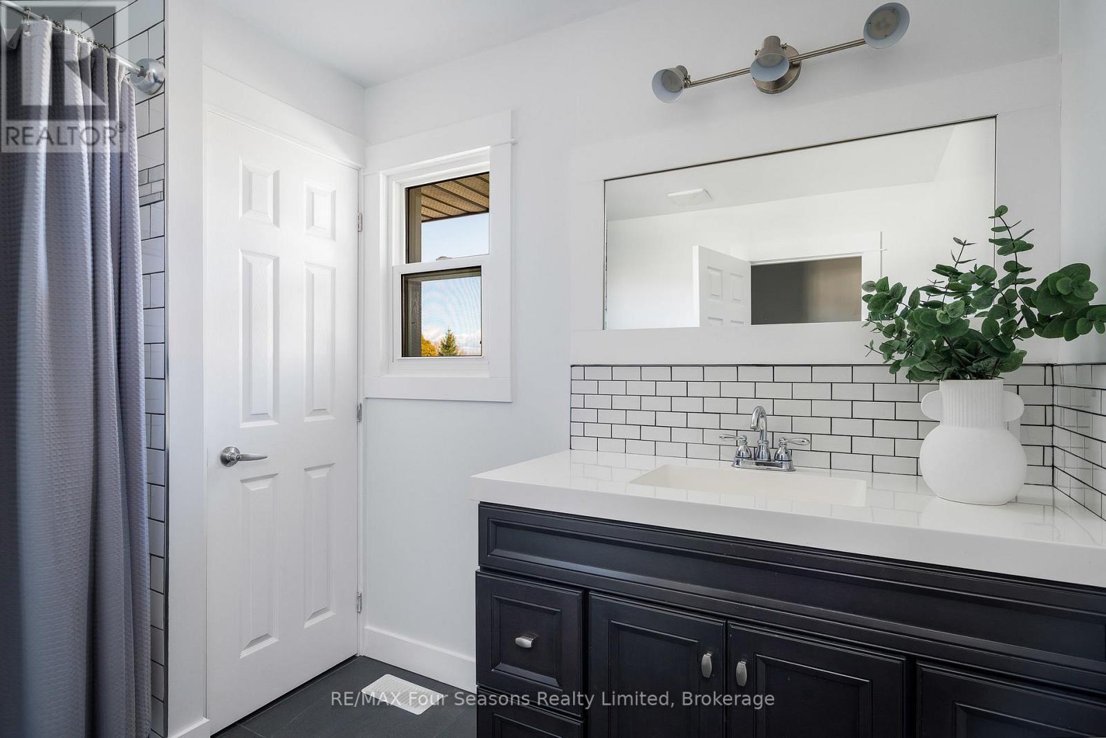 475 Lyons Court, Wasaga Beach, ON - Indoor Photo Showing Other Room