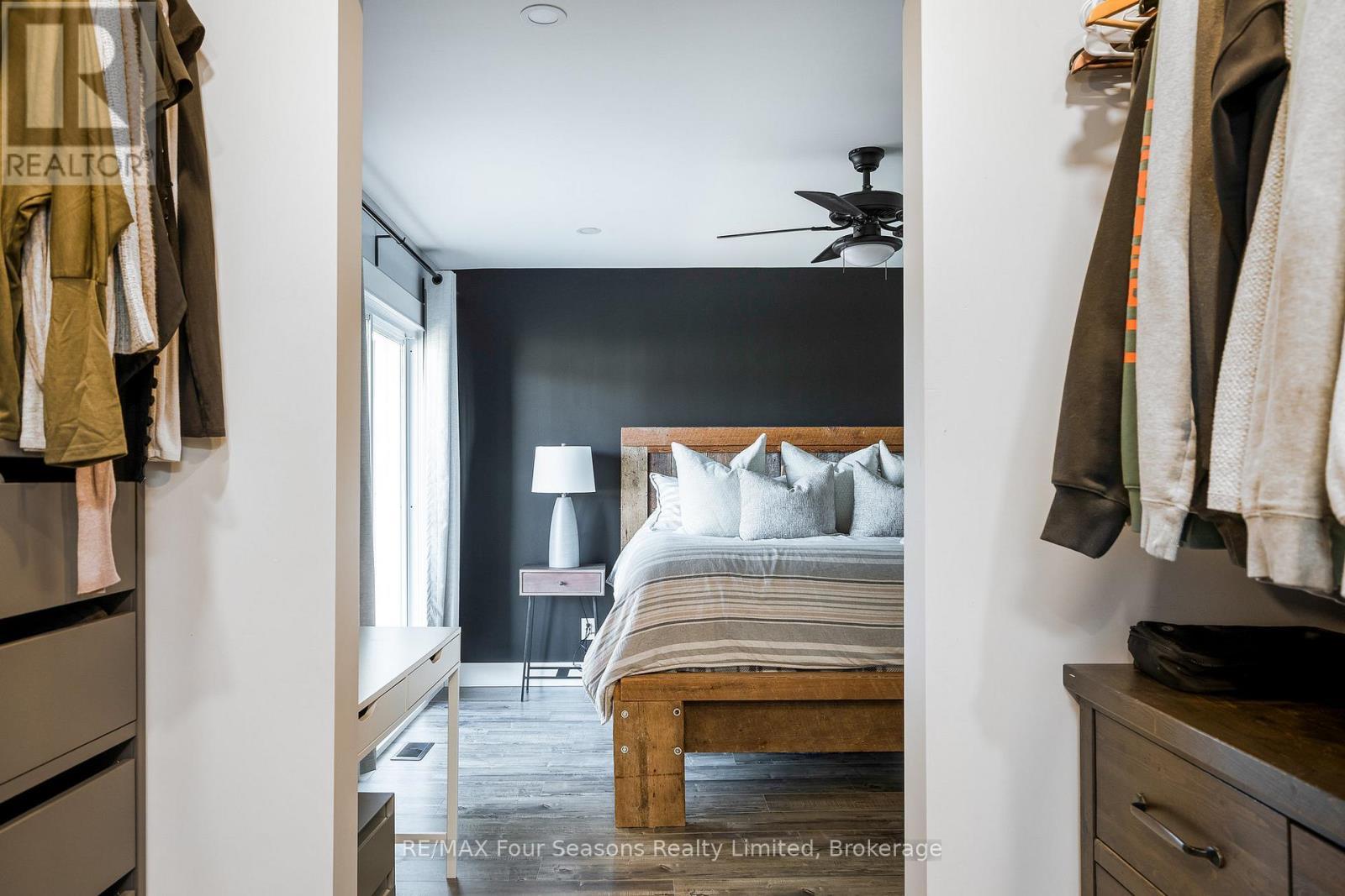 475 Lyons Court, Wasaga Beach, ON - Indoor Photo Showing Bedroom