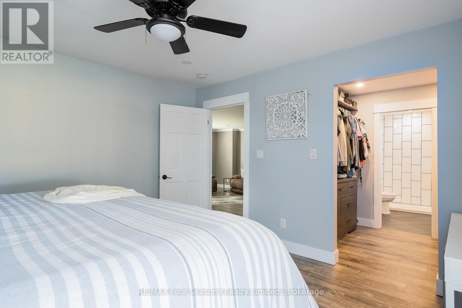 475 Lyons Court, Wasaga Beach, ON - Indoor Photo Showing Bedroom