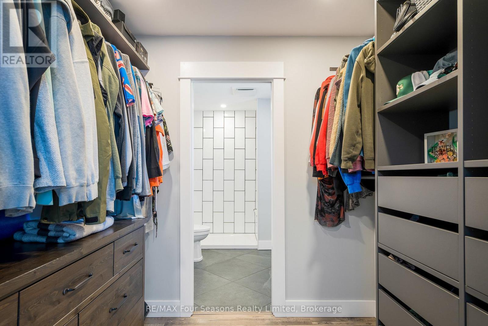 475 Lyons Court, Wasaga Beach, ON - Indoor With Storage