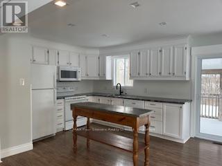 587317 9Th Side Road, Blue Mountains, ON - Indoor Photo Showing Kitchen