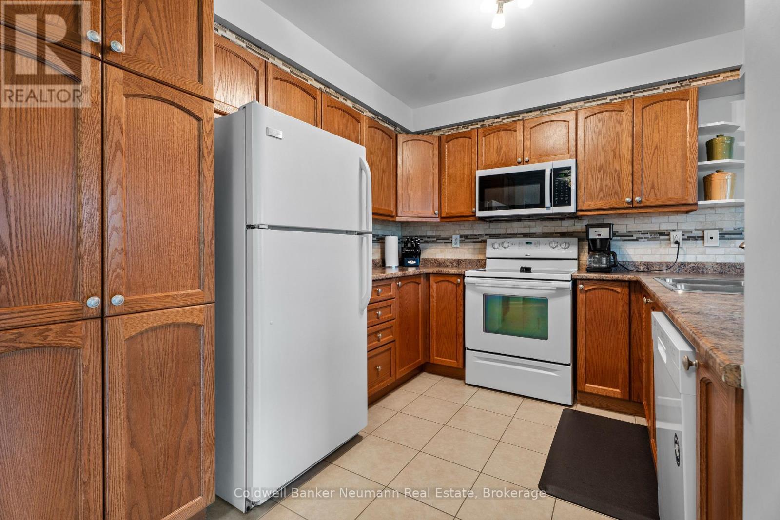 71 - 1035 Victoria Road S, Guelph (Kortright East), ON - Indoor Photo Showing Kitchen