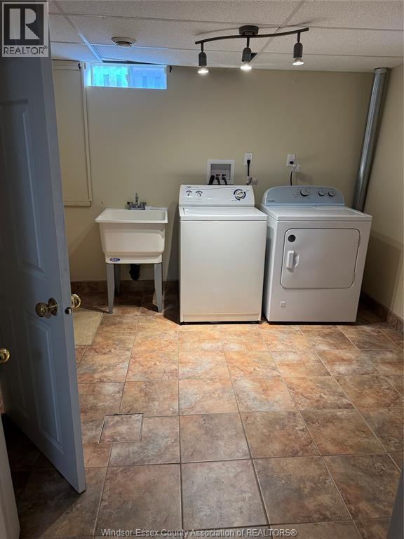 1573 Westminster Unit# Basement, Windsor, ON - Indoor Photo Showing Laundry Room