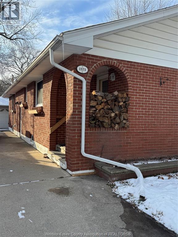 1573 Westminster Unit# Basement, Windsor, ON - Outdoor