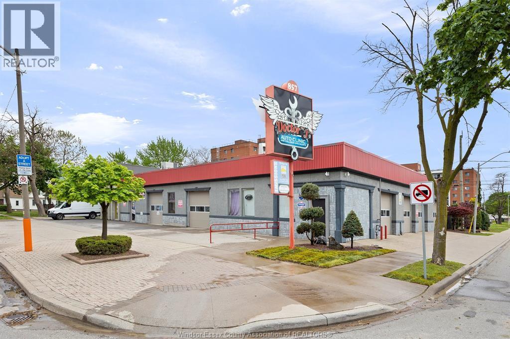 857 Howard Avenue, Windsor, ON