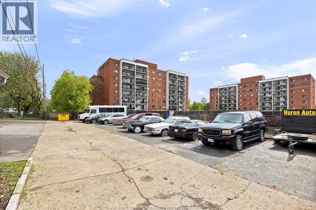 857 Howard Avenue, Windsor, ON