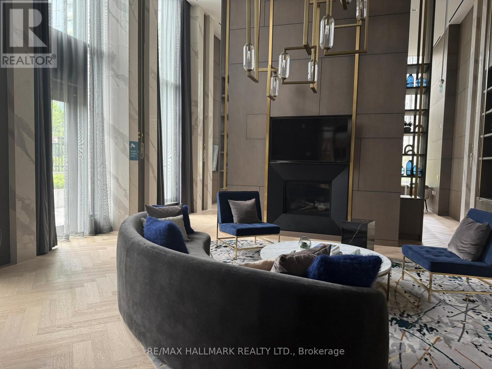 407 - 15 Holmes Avenue, Toronto, ON - Indoor Photo Showing Living Room With Fireplace