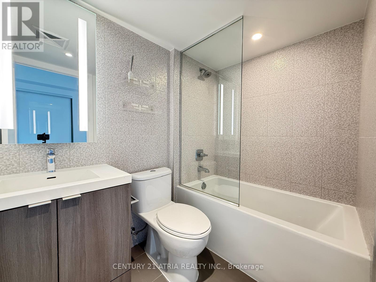 1222 - 585 Bloor Street E, Toronto, ON - Indoor Photo Showing Bathroom