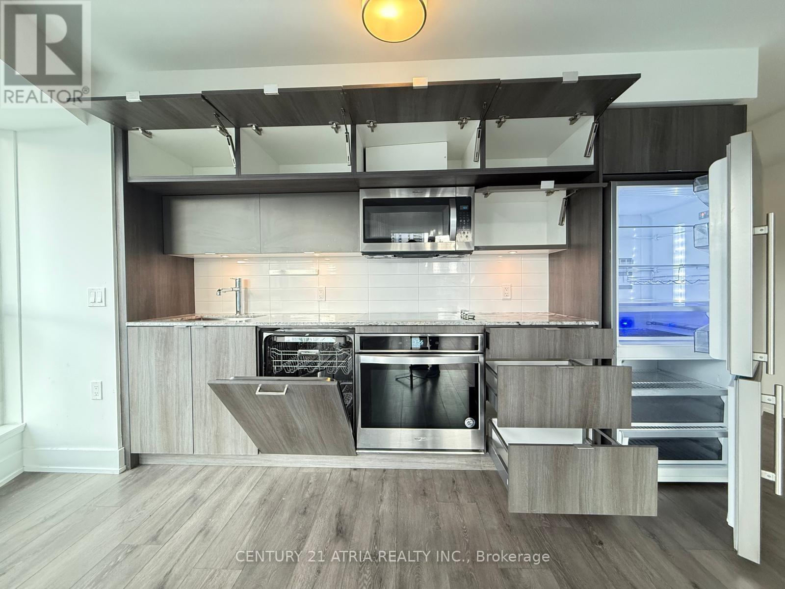 1222 - 585 Bloor Street E, Toronto, ON - Indoor Photo Showing Kitchen