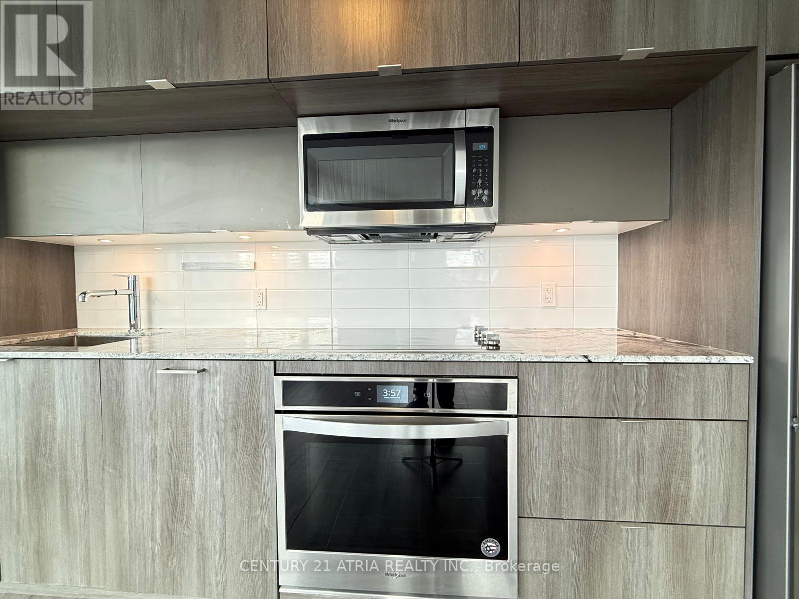 1222 - 585 Bloor Street E, Toronto, ON - Indoor Photo Showing Kitchen With Upgraded Kitchen