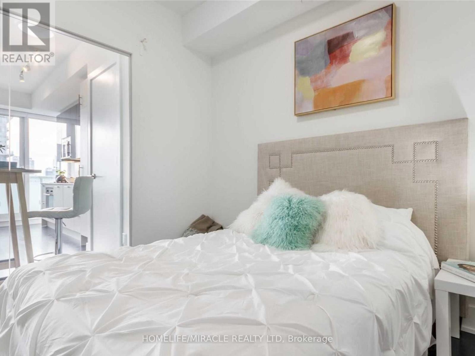 1913 - 403 Church Street, Toronto, ON - Indoor Photo Showing Bedroom