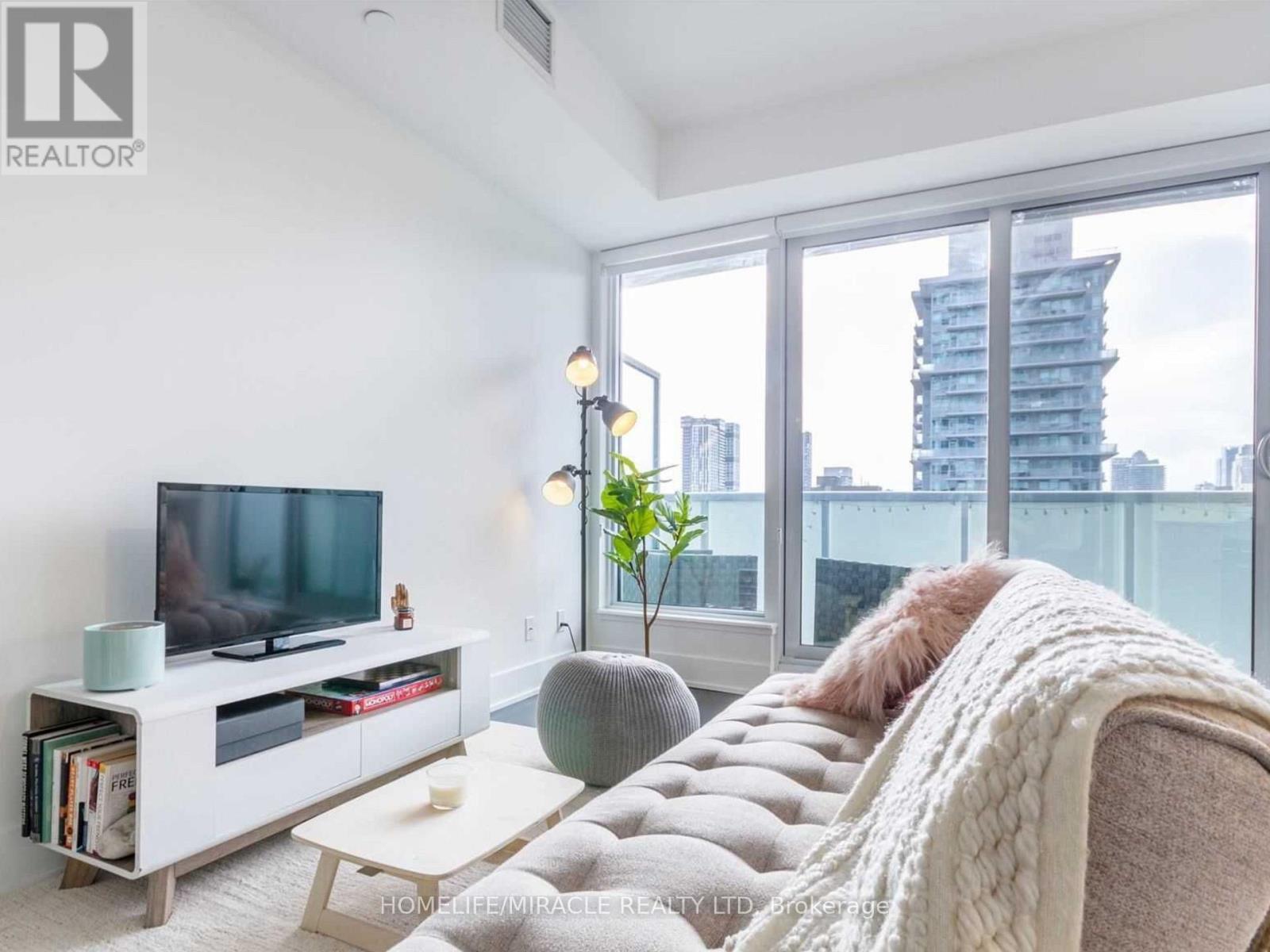 1913 - 403 Church Street, Toronto, ON - Indoor