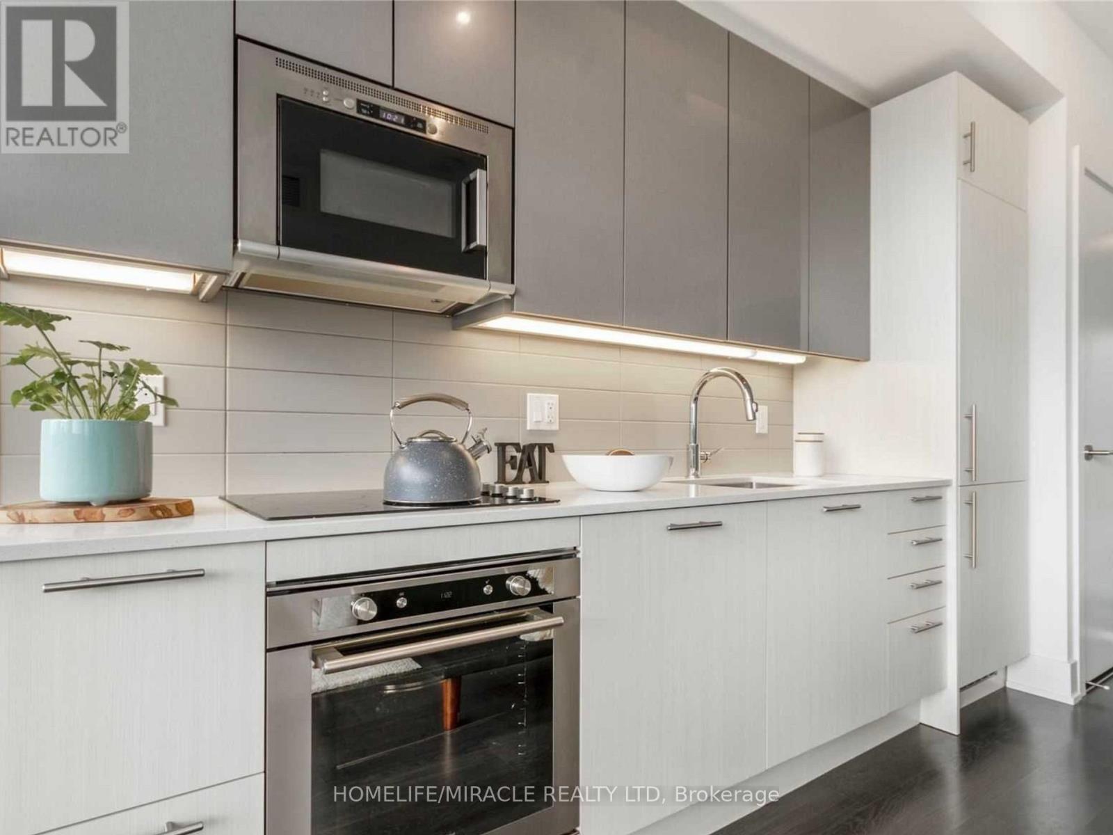 1913 - 403 Church Street, Toronto, ON - Indoor Photo Showing Kitchen