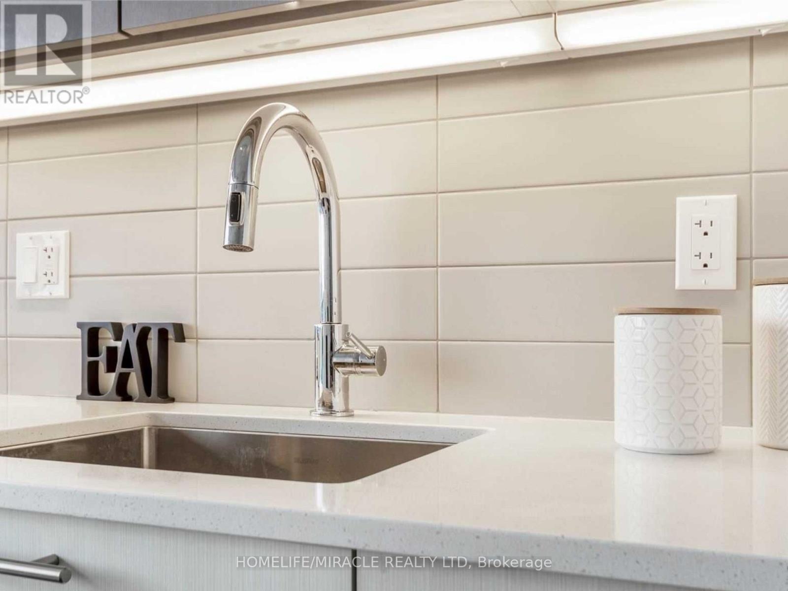 1913 - 403 Church Street, Toronto, ON - Indoor Photo Showing Kitchen