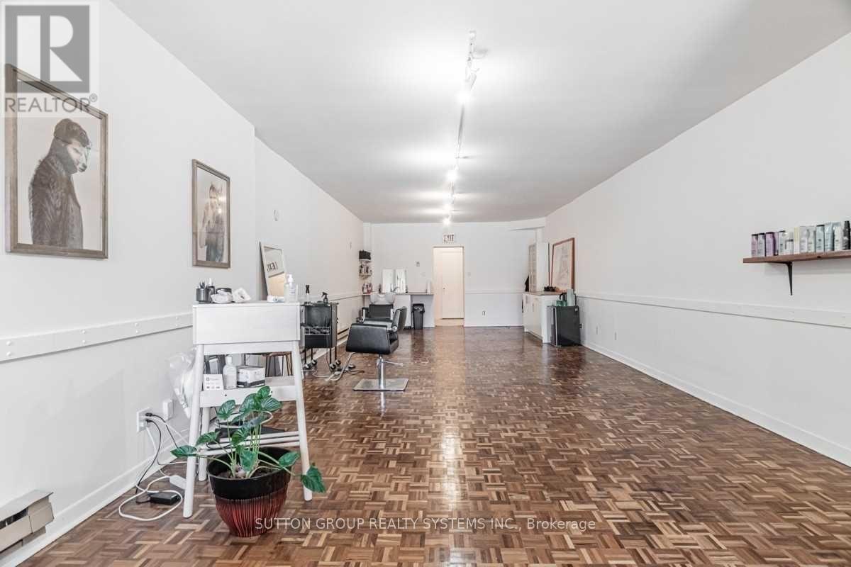 Main - 256 Lansdowne Avenue, Toronto, ON