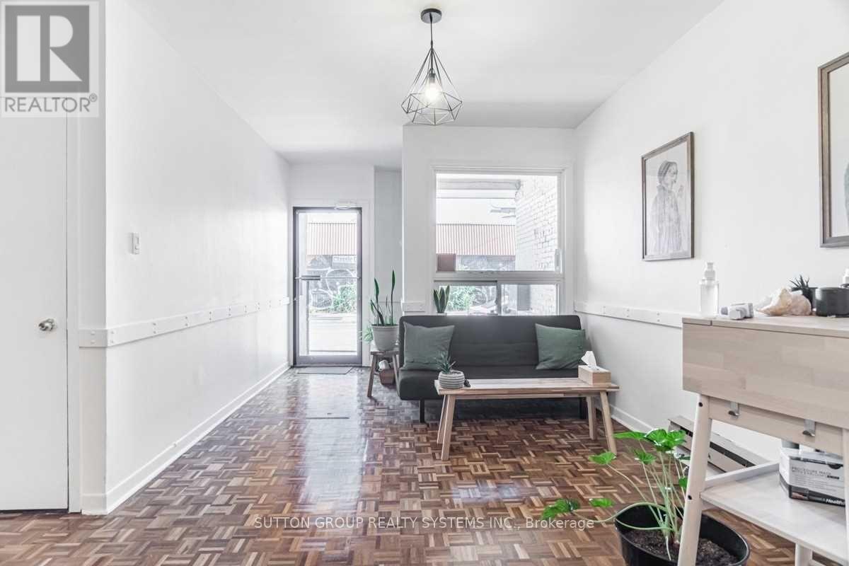 Main - 256 Lansdowne Avenue, Toronto, ON