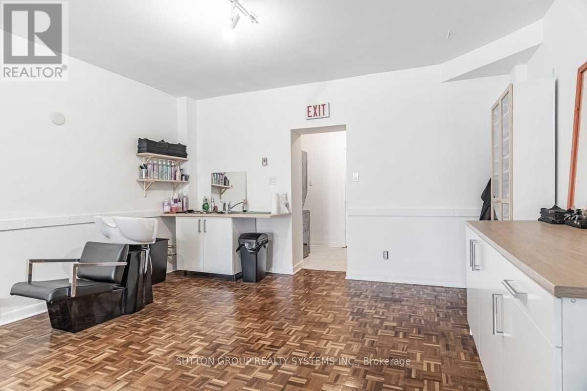 Main - 256 Lansdowne Avenue, Toronto, ON