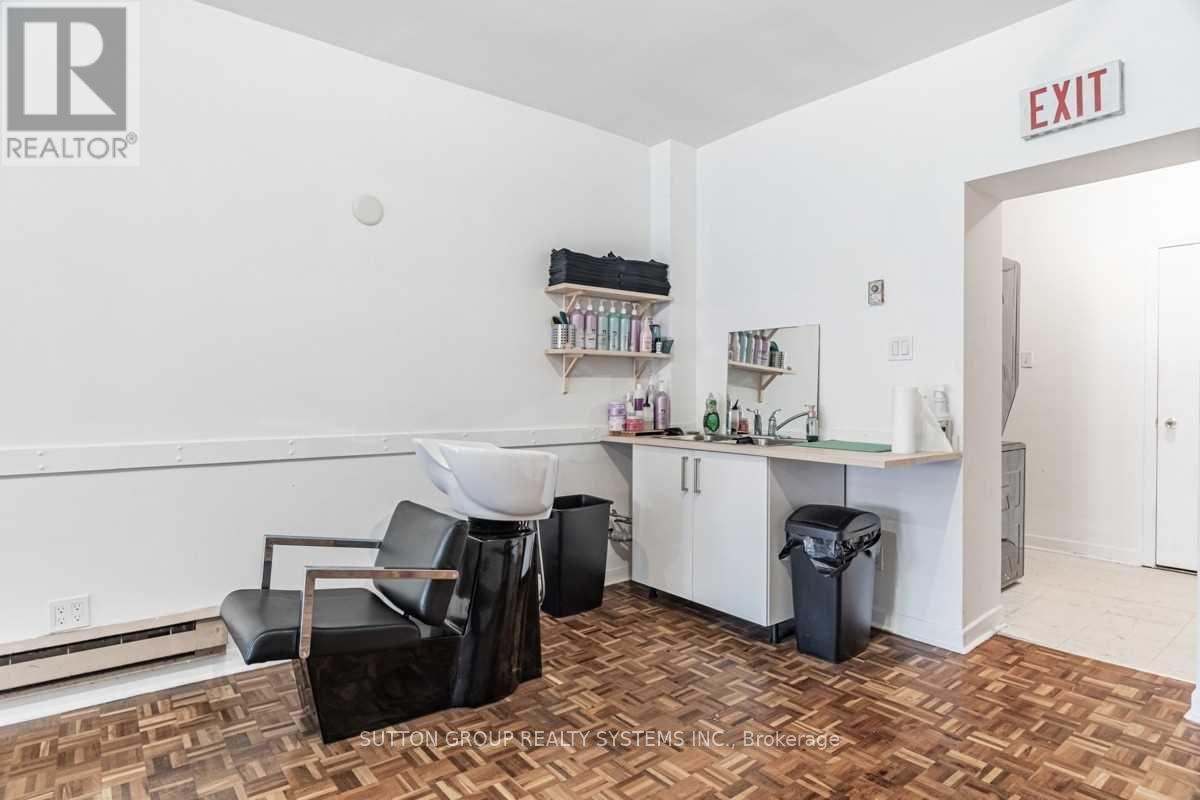 Main - 256 Lansdowne Avenue, Toronto, ON